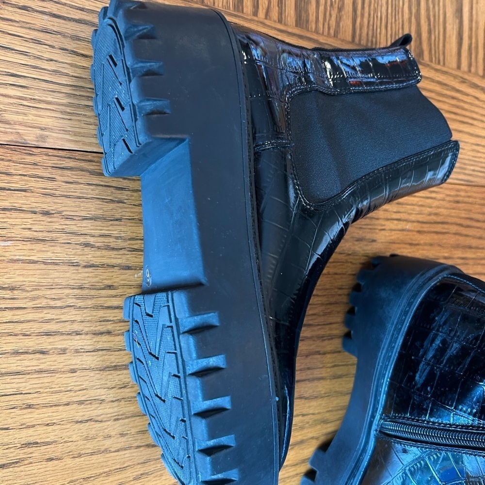 Simmi London Glossy Black Croc-Embossed Combat Boots Size 9 - Picture 3 of 11